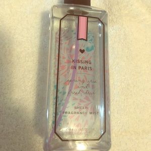 Victoria's Secret Kissing in Paris Fragrance Mist